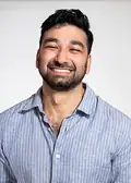 Porträtt av Sam Molavi