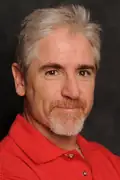 Porträtt av Carlos Alazraqui
