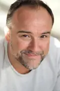 Porträtt av David DeLuise