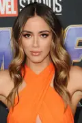 Porträtt av Chloe Bennet