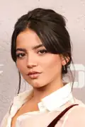 Porträtt av Isabela Merced