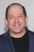 Porträtt av Jason Kravits