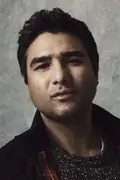 Porträtt av Nick Mohammed