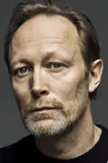 Porträtt av Lars Mikkelsen