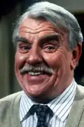 Porträtt av Windsor Davies