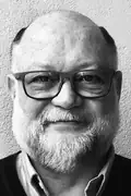 Porträtt av Stephen Hughes