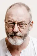 Porträtt av Liam Cunningham