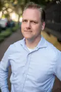 Porträtt av Christopher Bass