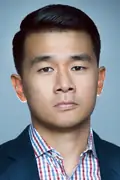 Porträtt av Ronny Chieng