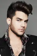 Porträtt av Adam Lambert