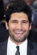 Porträtt av Kayvan Novak