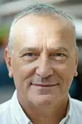 Porträtt av Simon Greenall