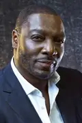 Porträtt av Adewale Akinnuoye-Agbaje