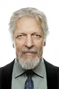 Porträtt av Clancy Brown