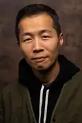 Porträtt av Lee Isaac Chung