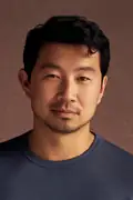 Porträtt av Simu Liu