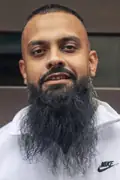 Porträtt av Guz Khan