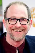 Porträtt av Paul Kaye