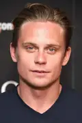 Porträtt av Billy Magnussen