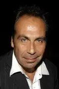 Porträtt av Taylor Negron