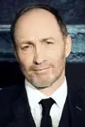 Porträtt av Michael McElhatton