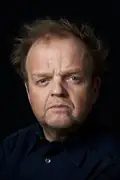 Porträtt av Toby Jones