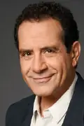 Porträtt av Tony Shalhoub