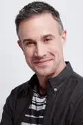 Porträtt av Freddie Prinze Jr.