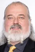 Porträtt av Tyler Bunch