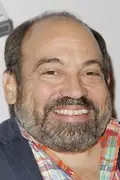 Porträtt av Danny Woodburn