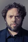 Porträtt av Dan Fogler