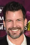 Porträtt av Mark Deklin
