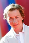 Porträtt av Skyler Gisondo