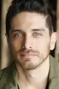 Porträtt av Josh Keaton
