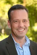 Porträtt av Dee Bradley Baker