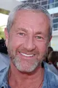Porträtt av Charlie Adler