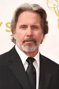 Porträtt av Gary Cole