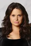 Porträtt av Katie Lowes
