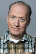 Porträtt av Adrian Edmondson