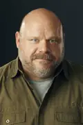 Porträtt av Kevin Chamberlin