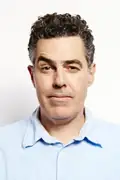 Porträtt av Adam Carolla