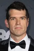 Porträtt av Timothy Simons