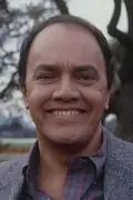 Porträtt av George DiCenzo