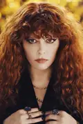Porträtt av Natasha Lyonne