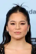 Porträtt av Kelly Marie Tran