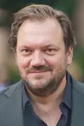 Porträtt av Charly Hübner
