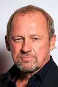 Porträtt av Peter Firth
