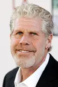 Porträtt av Ron Perlman