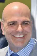 Porträtt av Tony Leondis