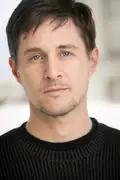 Porträtt av Yuri Lowenthal